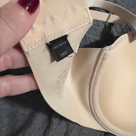 Victoria’s Secret Illusions Bra with light push up. 34D - reposhing - Picture 4 of 4